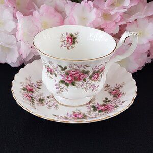 Royal Albert LAVENDER ROSE Tea Cup and Saucer English Bone China Pink Roses
